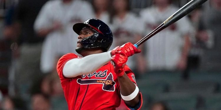 Soler’s Homer, Pederson’s Catch Lift Braves Over Giants 6-5 | Sports News