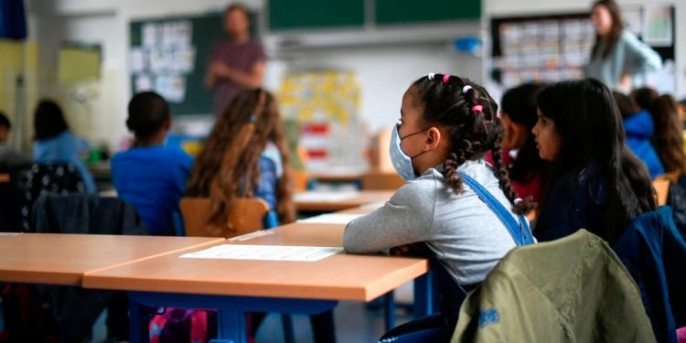 Girls Are Being Socialized To Count Themselves Out Of Politics Study Finds