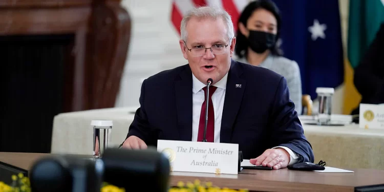 Scott Morrison throws cold water on France’s ‘technology secrets’ claim