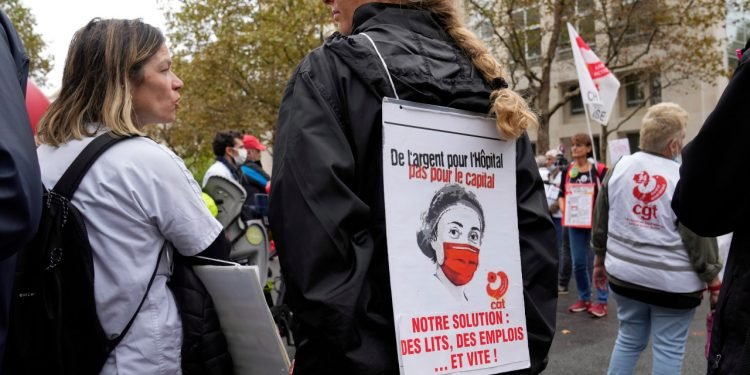 Unvaccinated French health care workers face suspension