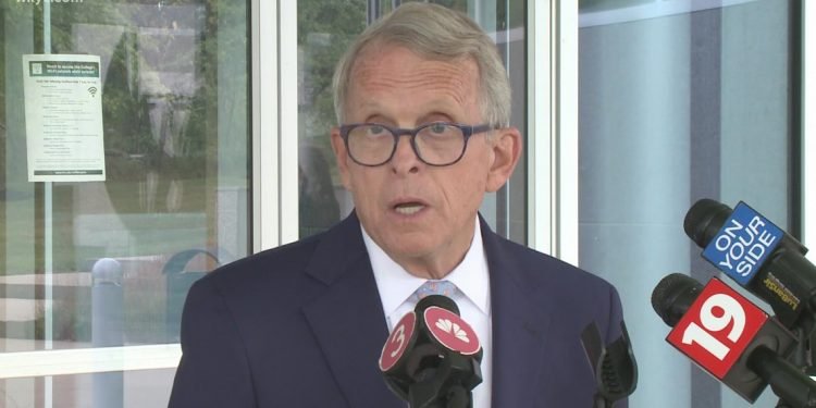 Gov. Mike DeWine tours Tri-C manufacturing technology center