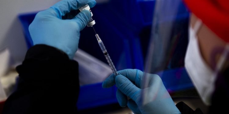 Opinion: No, COVID-19 vaccine mandates do not violate your Constitutional rights