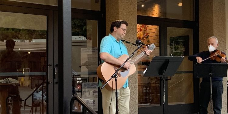 Connecting religion and song to celebrate Jewish culture, High Holy Days