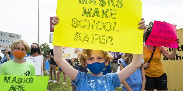 Health officials call for school mask mandate in Michigan amidst ‘protest mobs,’ bullying