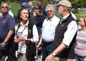 Opinion | You can’t go maskless on the day you make a recommendation to wear masks outdoors and expect people to take you seriously