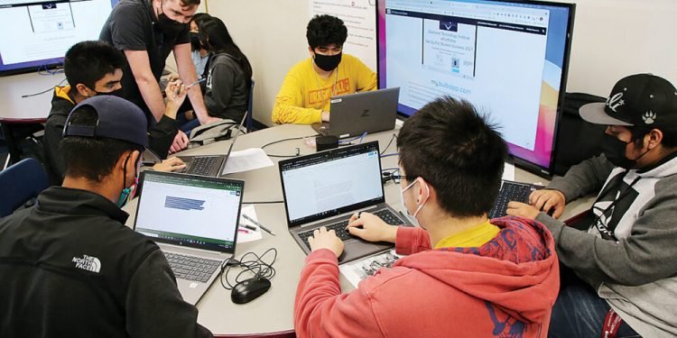 Watsonville’s Diamond Technology Institute Honored