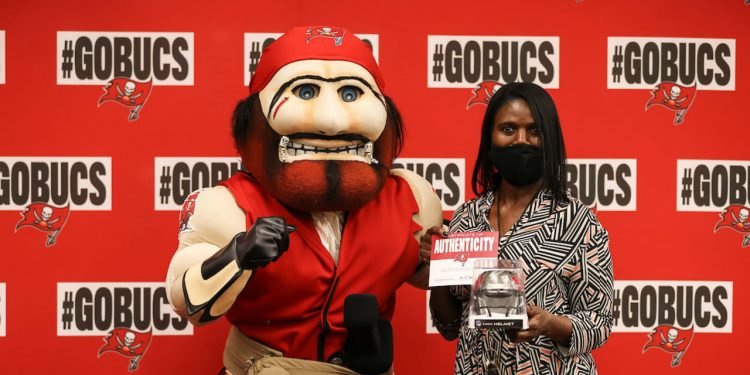 Tampa Bay Buccaneers Present More Than $50,000 in New Technology to Young Middle Magnet School in East Tampa