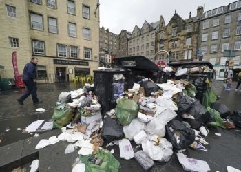 Garbage piles in Scotland raise health concerns amid strikes