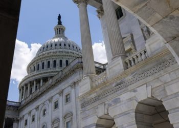 Man fatally shoots self after crashing car into barricade near US Capitol Building