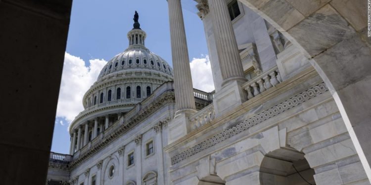 Man fatally shoots self after crashing car into barricade near US Capitol Building