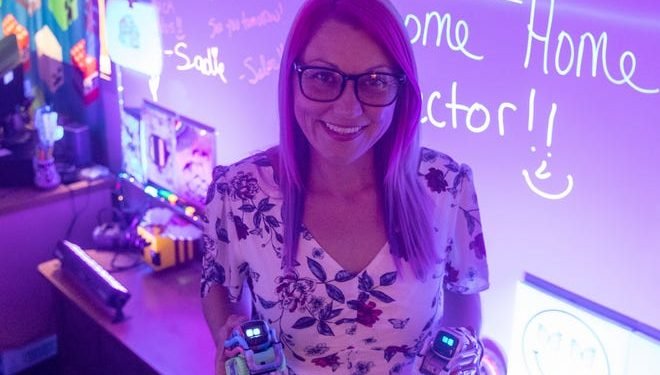 Teacher inspires early love of technology through robotics