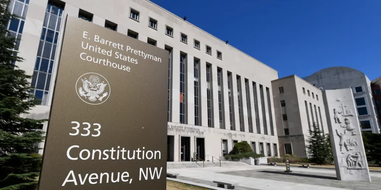 Certain court employees can engage in political activity outside of work, judges rule