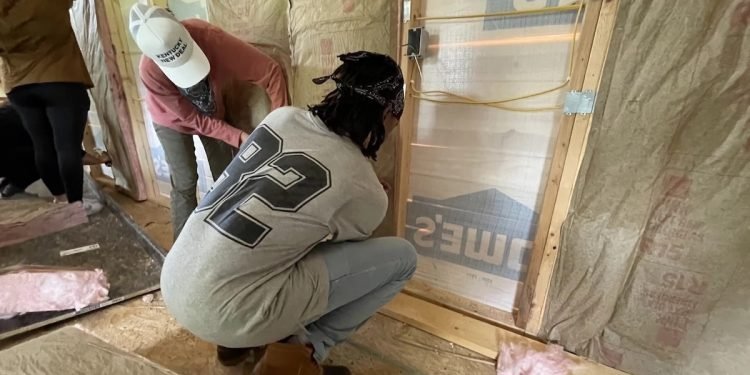 Amid divisive politics, disaster recovery seen as bipartisan moment