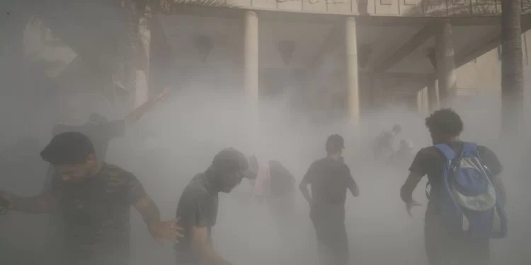 Iraq protests turn deadly after prominent cleric quits politics