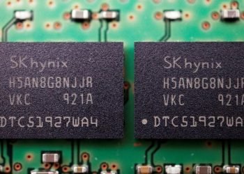 U.S. considers crackdown on memory chip makers in China