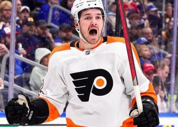 Flyers re-sign Hayden Hodgson to 2-year contract