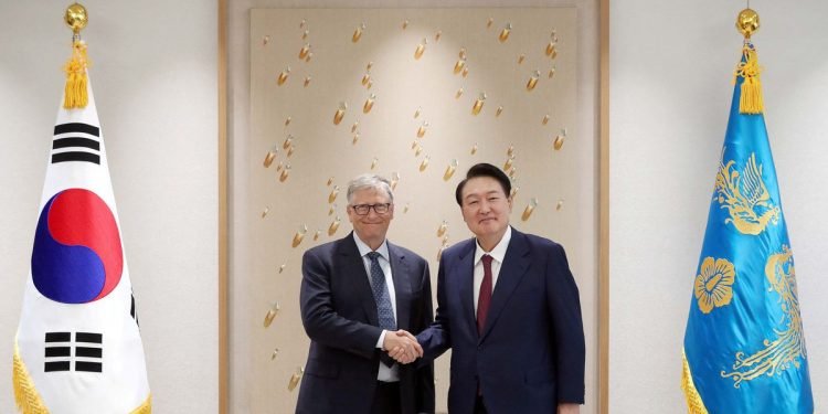 Bill Gates, South Korea expand global health partnership