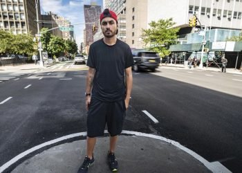 Asylum seekers caught in political battle in NYC, Washington