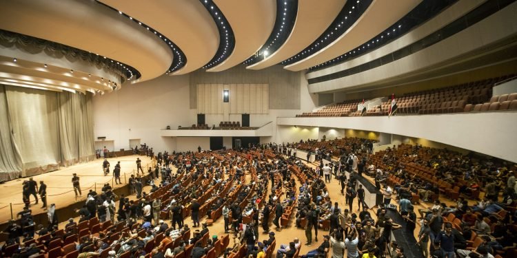 Despite public anger, no progress in Iraq political deadlock