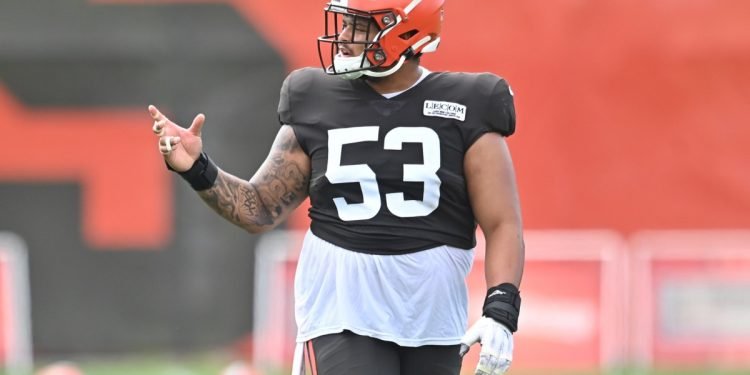 Browns Center Nick Harris Carted off Against Jaguars