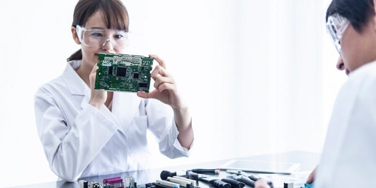 Better Buy: AMD vs. Micron Technology