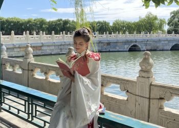 American Gen Z’er goes “China-chic”-Xinhua