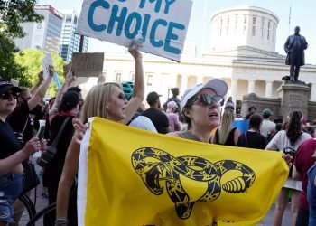 Abortion clinic closes, voter registration jumps