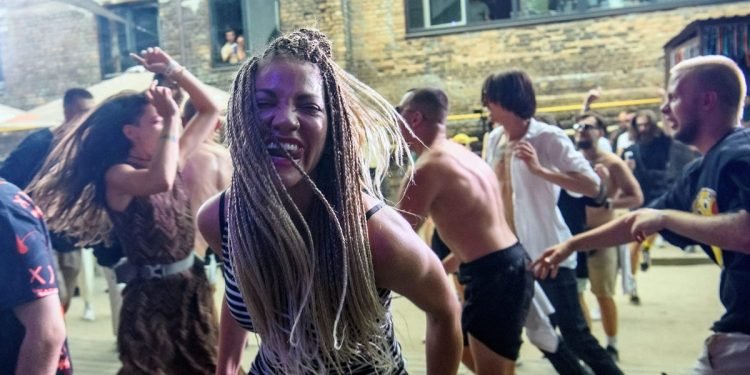 Kyiv’s Rave Culture Dances to Defy Putin’s Invasion of Ukraine