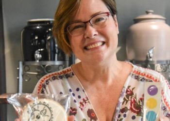 Business owner, single mom credits community for keeping doors open | Local News