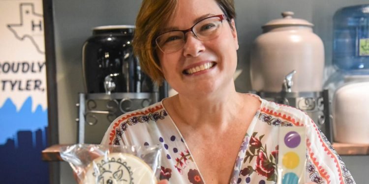 Business owner, single mom credits community for keeping doors open | Local News