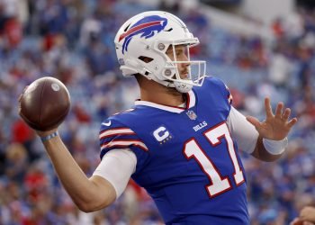 Bills face Dolphins in AFC East showdown, while Patriots host Ravens
