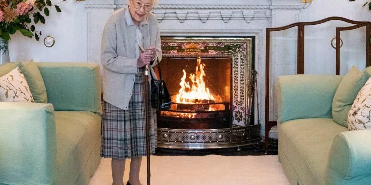 Queen Elizabeth under medical supervision in Balmoral