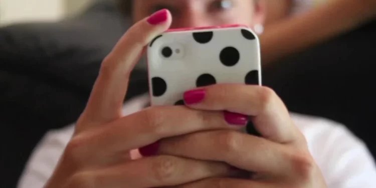 Teachers tired of fighting cellphones in classrooms