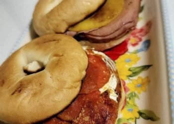 The Daily Egyptian | Culture Column: Dave’s Bagels brings flame-grilled flavor to Southern Illinois