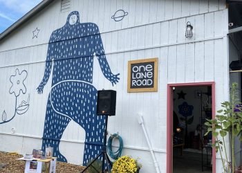This secret art gallery behind an Oregon City plumbing business opens twice a month – Here is Oregon