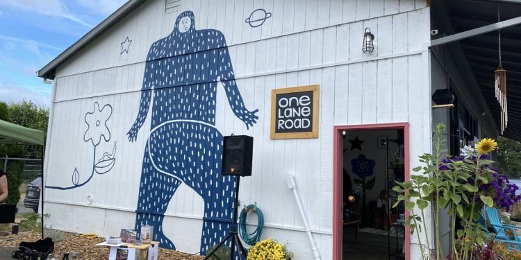 This secret art gallery behind an Oregon City plumbing business opens twice a month – Here is Oregon