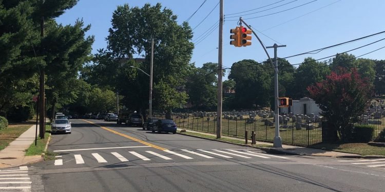 Is this now the most useless traffic light on Staten Island? (opinion)