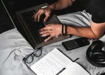 The right corporate culture would end moonlighting