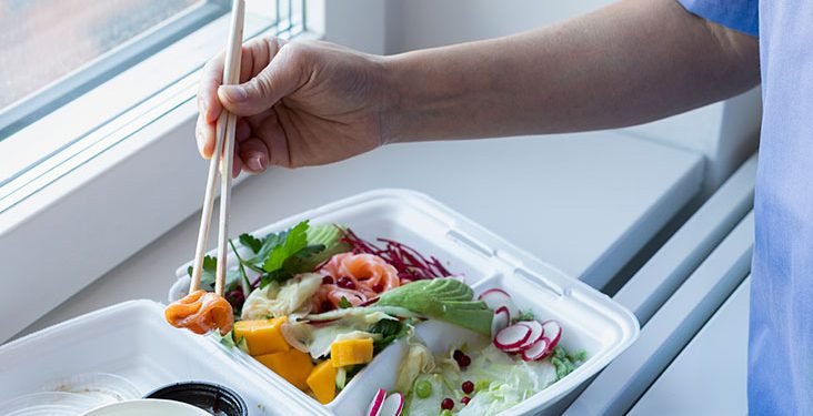 Why eating during the day may be beneficial for mental health