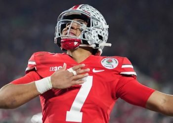 College football picks, schedule: Predictions against the spread, odds for top 25 games Saturday in Week 1