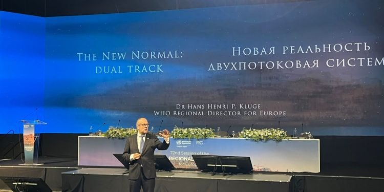 Delegates respond to the Regional Director’s address as the digital health plan is presented on day one of RC72