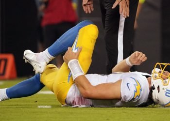 Justin Herbert Battles Through Apparent Fourth-Quarter Injury vs. Chiefs