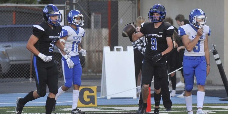 Battle of the Souths stirs up Week 4 – Medford News, Weather, Sports, Breaking News