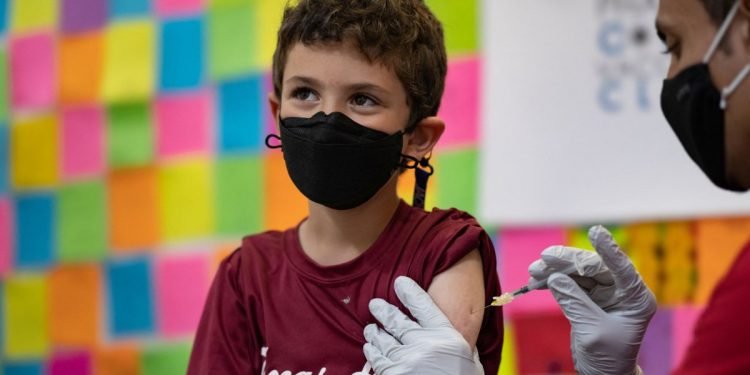 Illinois Health Officials Endorse Bivalent COVID-19 Boosters for Children 5 and Older – NBC Chicago