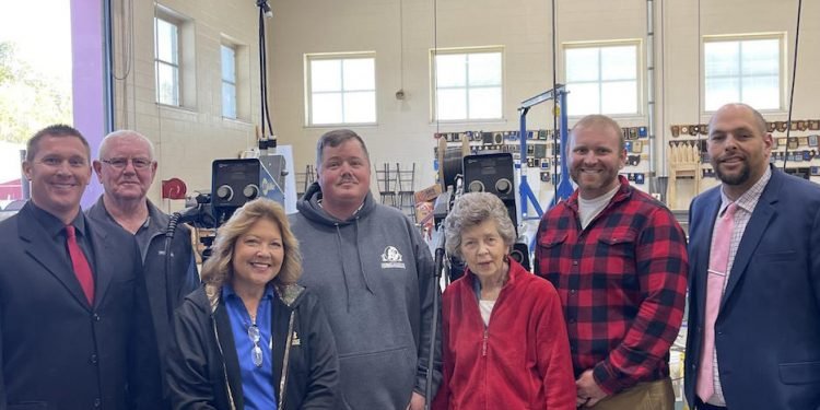 Hobart Institute of Welding Technology presents $60K in equipment to Hillsboro High School