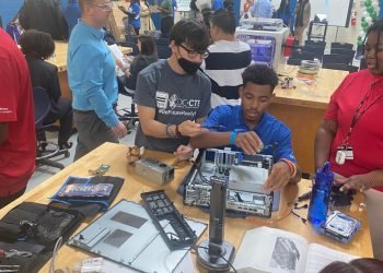 Raytheon Technologies partners with nonprofit to open technology labs in four DC schools – WJLA