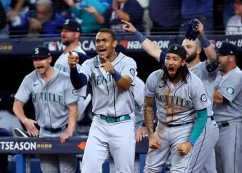 Mariners rally to eliminate Blue Jays in wild Game 2, Jacob deGrom tries to lift Mets vs. Padres