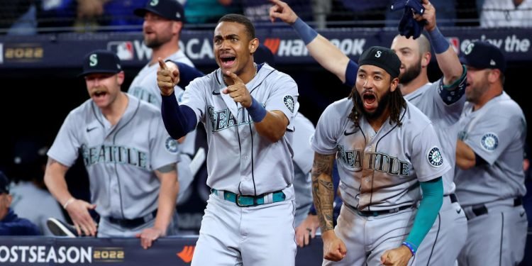 Mariners rally to eliminate Blue Jays in wild Game 2, Jacob deGrom tries to lift Mets vs. Padres