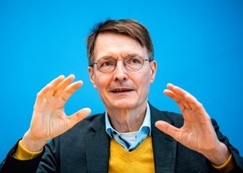 German health minister urges stepped-up COVID-19 measures