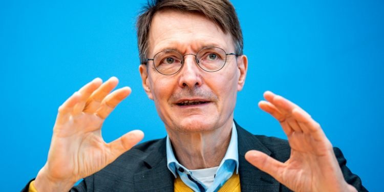 German health minister urges stepped-up COVID-19 measures